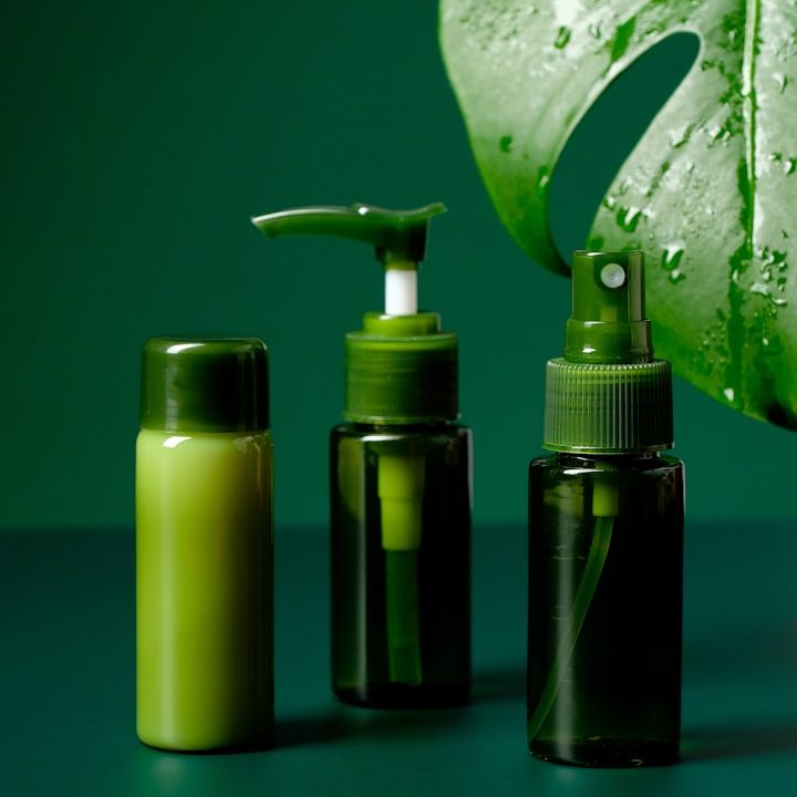 Natürliche Pflege mit ätherischen Ölen Pflegeprodukte mit ätherischen Ölen als Teil einer individuellen und natürlichen Aromaberatung